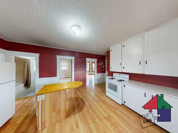 246 S. Main St, 246 S Main St APT 1, Northfield, VT 05663