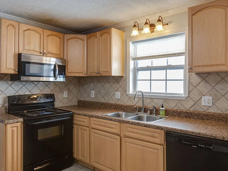 2412 Chapel Ave — Photo 16