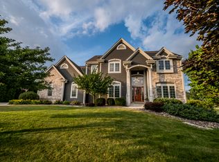 W129N6622 Daylily Dr, Menomonee Falls, WI 53051