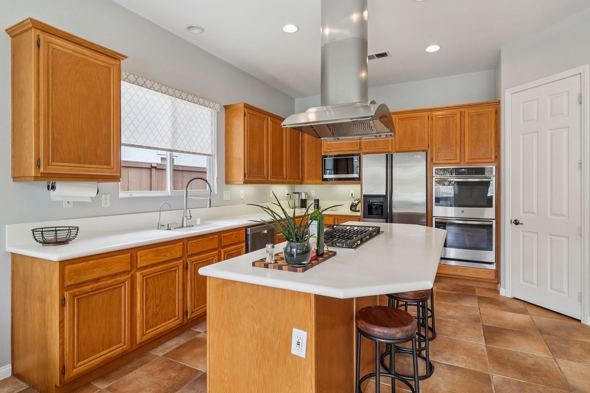 Brady Cir-S0907-014.jpg
