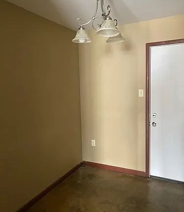 4th image of 8 Iris Dr Unit A