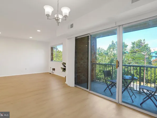 2909 Charing Cross Rd APT 13, Falls Church, VA 22042