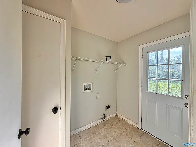 2110 Fernbrook Dr NE — Photo 7
