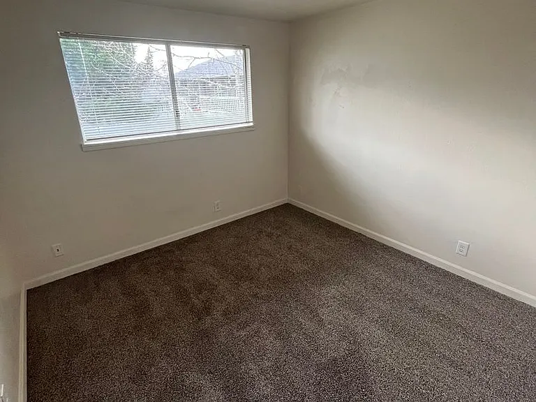 520 S 42nd St — Photo 3