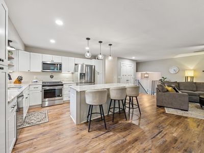 1934 Hythe St, Roseville, MN, 55113