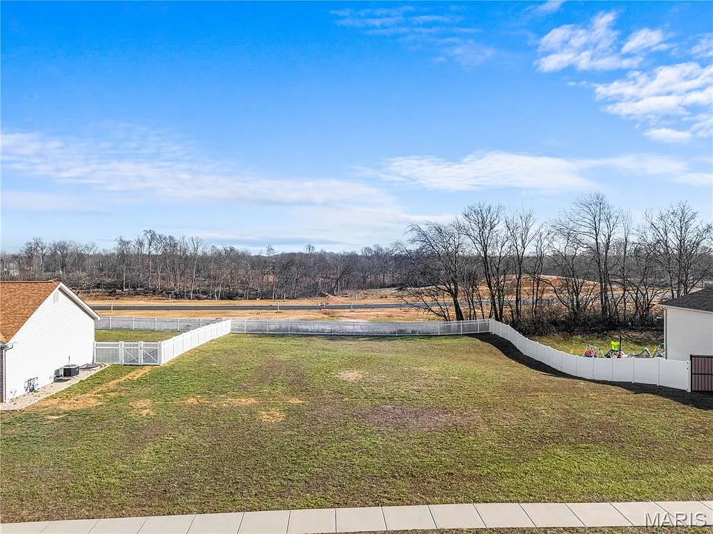 1131 Castle Green Dr photo 1