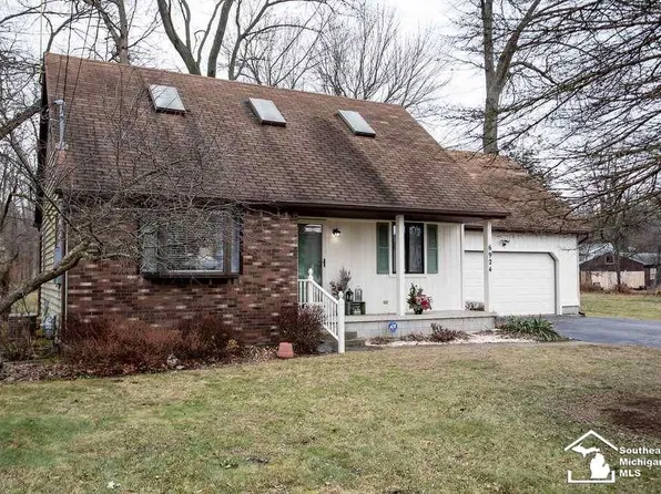 6924 Maplewood Dr, Temperance, MI 48182