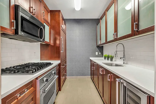Sold by Sotheby's International Realty | media 3