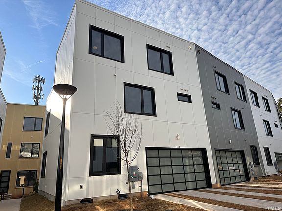 4th image of 1112 Oval Dr