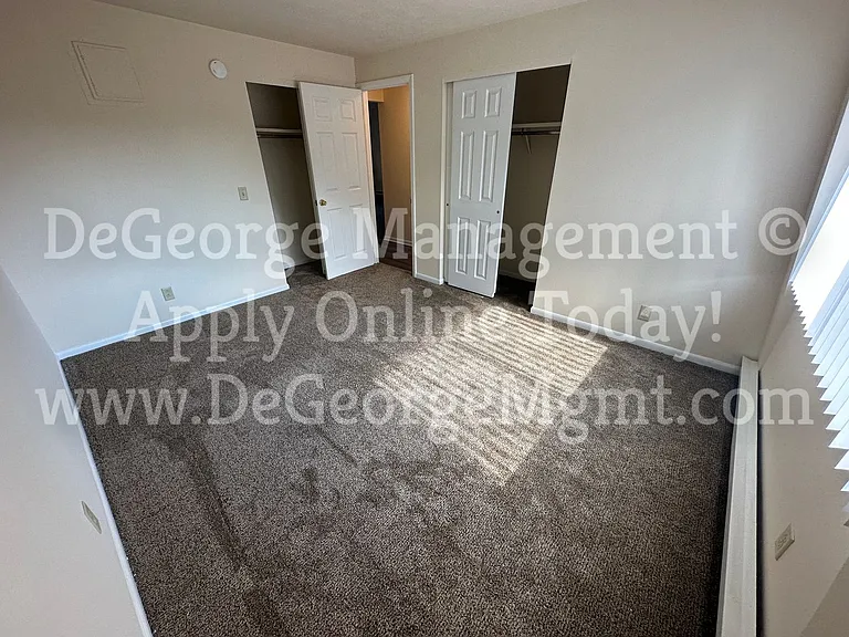 Woodside Court Apartments — Photo 59