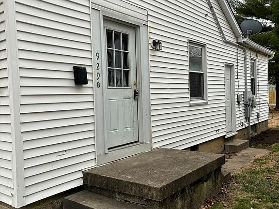 3rd image of 929 Stanley Ave