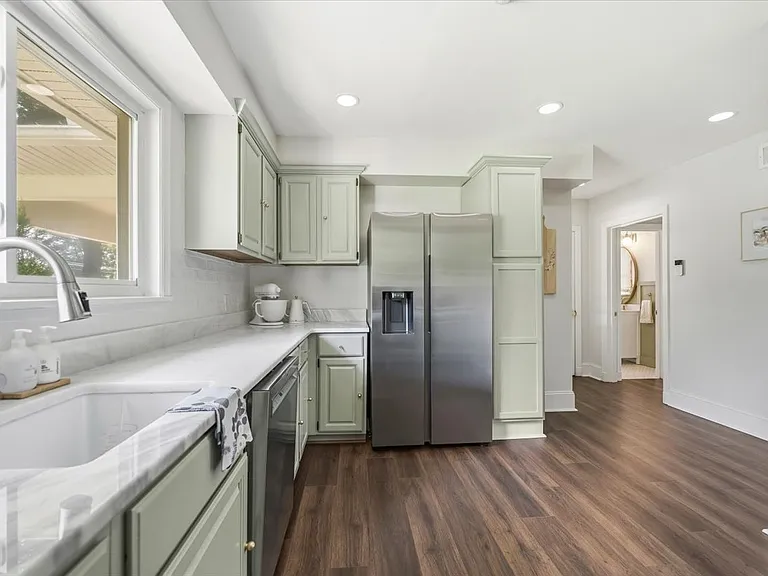 4665 Park Ave — Photo 17