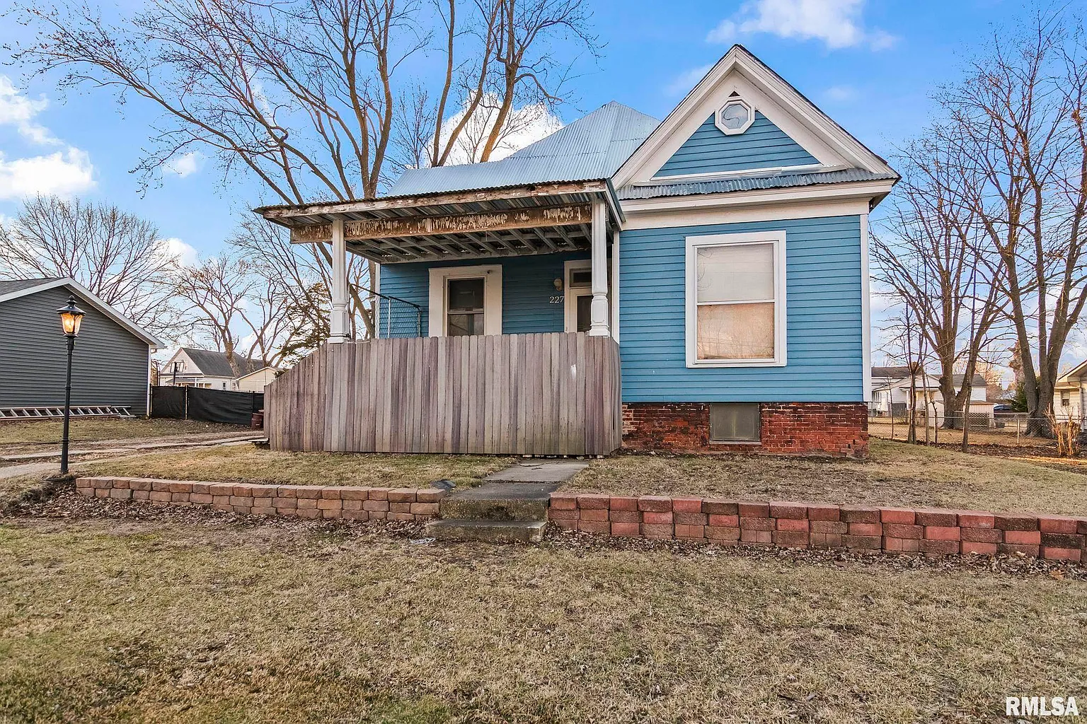 227 N Walnut St photo 1