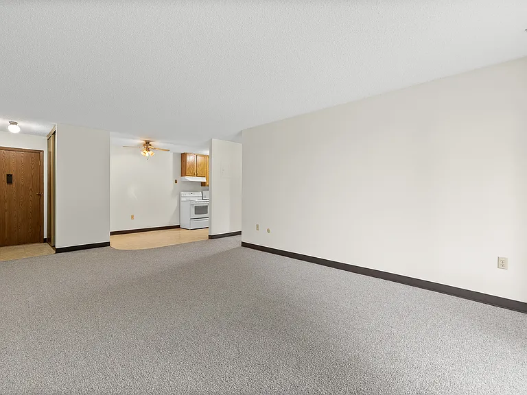 Country Bluff Apartments — Photo 19