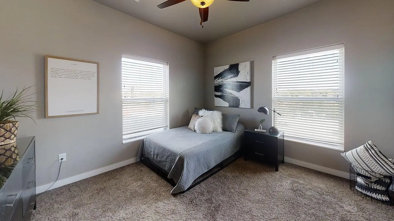 620 S Dubuque St — Photo 3
