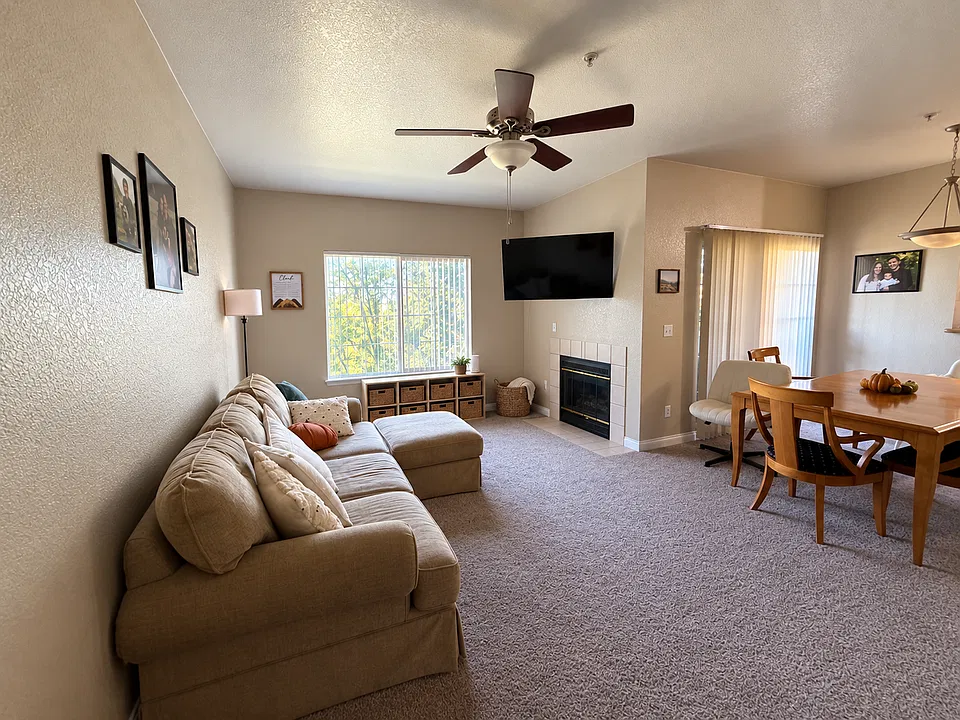 2083 E Pinnacle Terrace Way #204