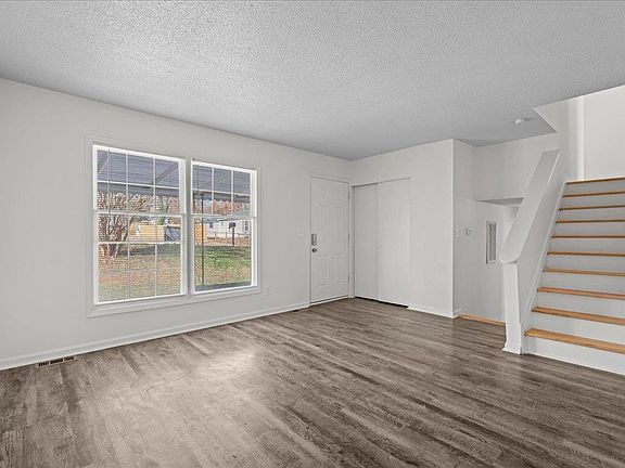 5th image of 423 Bethlehem Dr