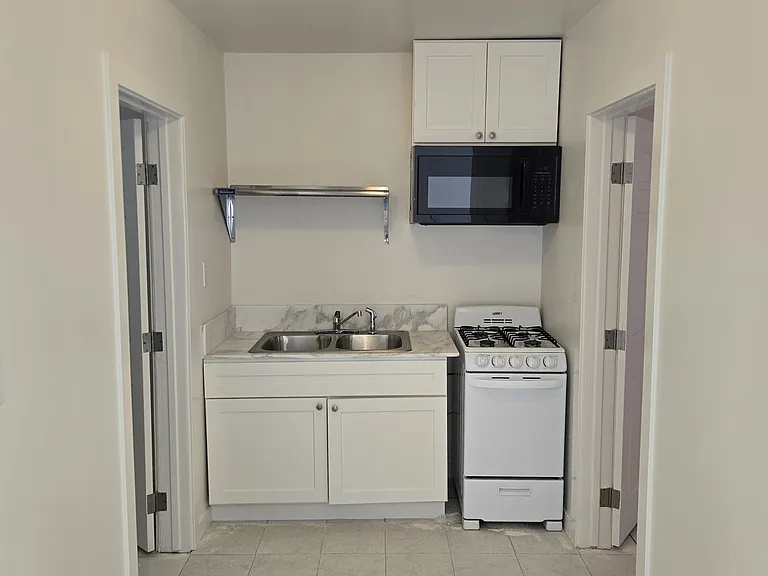 18 E 56th St #18 — Photo 4