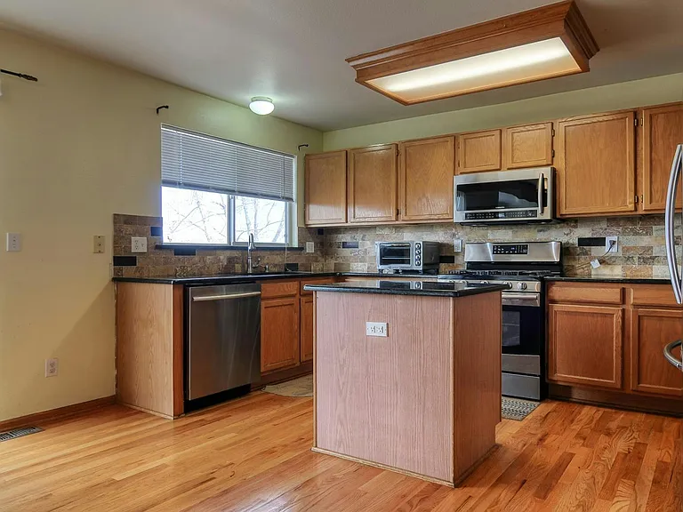 16279 Hedgeway Dr — Photo 7