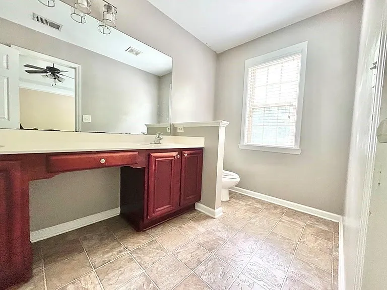 64 Creighton Ln — Photo 12