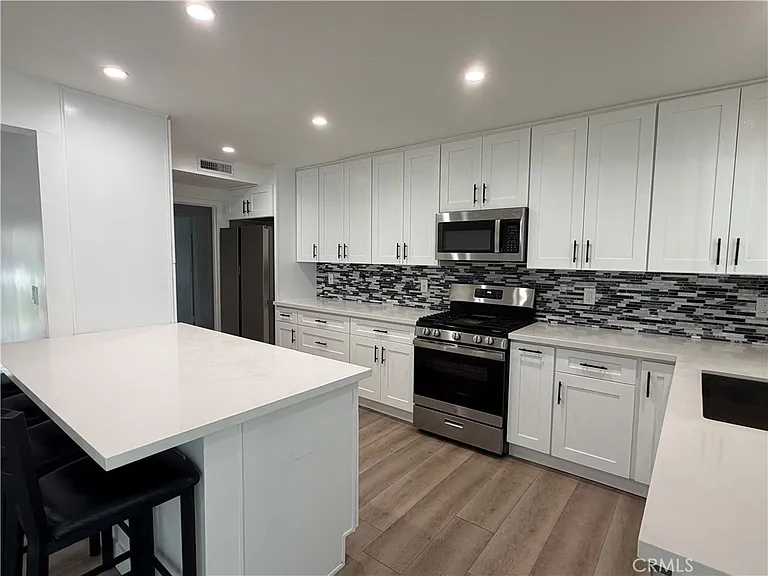 8414 Owensmouth Ave — Photo 3