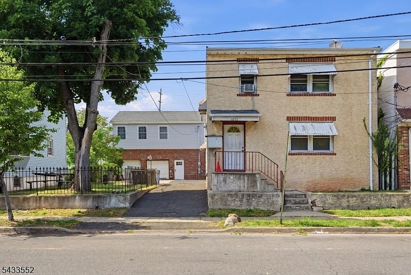 1st image of 1231 Union St