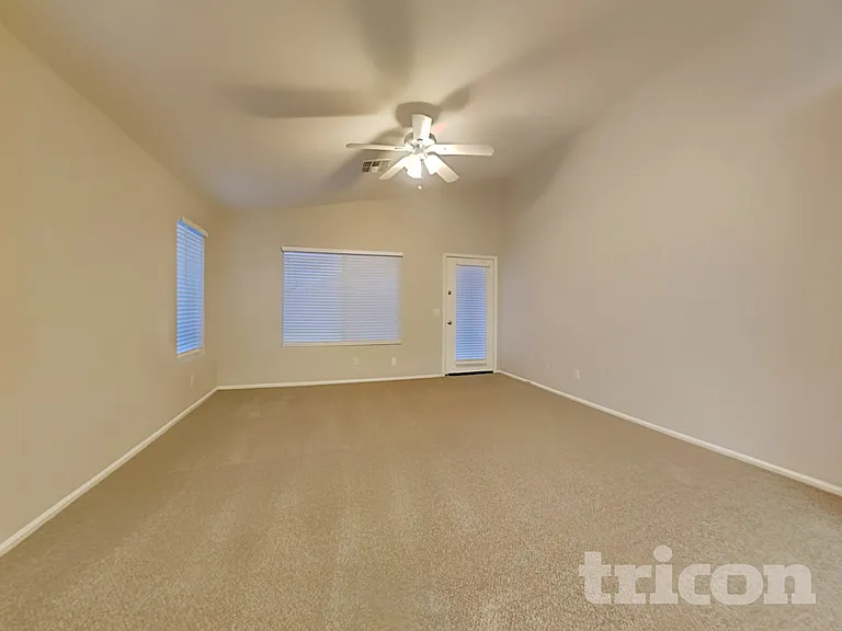 15833 W Moreland St — Photo 5