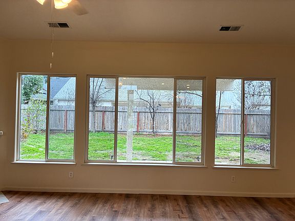 5th image of 2555 E Houston Ave