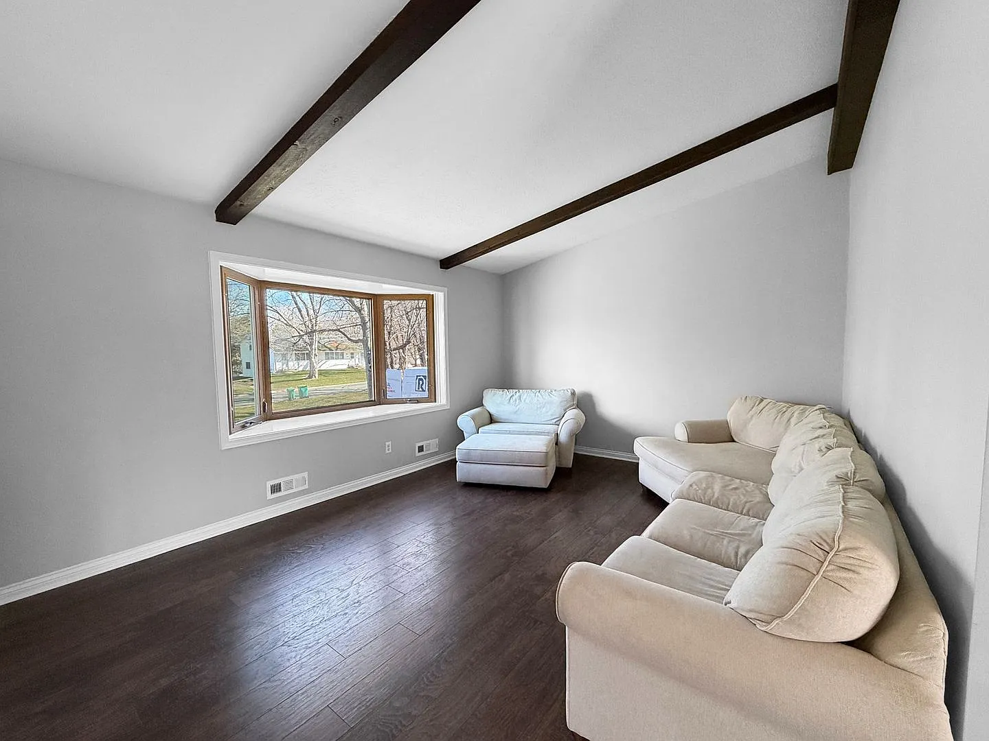 5 bed, 2.0 bath, 2200 sqft, $3,250 — Photo 3