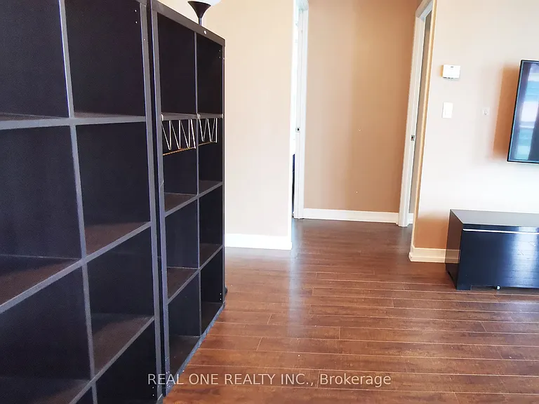 81 Navy Wharf Ct #810 — Photo 31