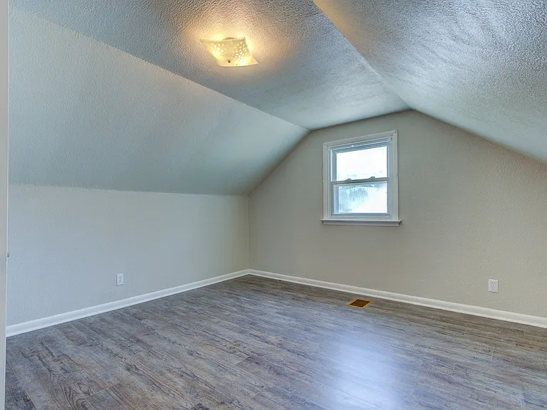 1724 Northgate Rd — Photo 3
