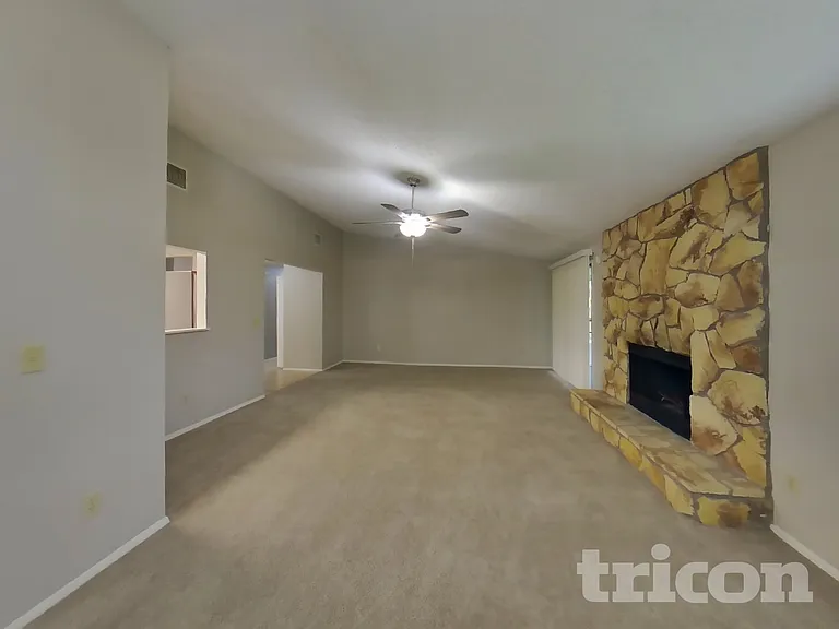 8338 Knotts Landing Dr E — Photo 3
