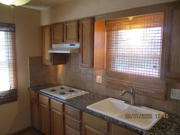 3rd image of 39 E 159th St