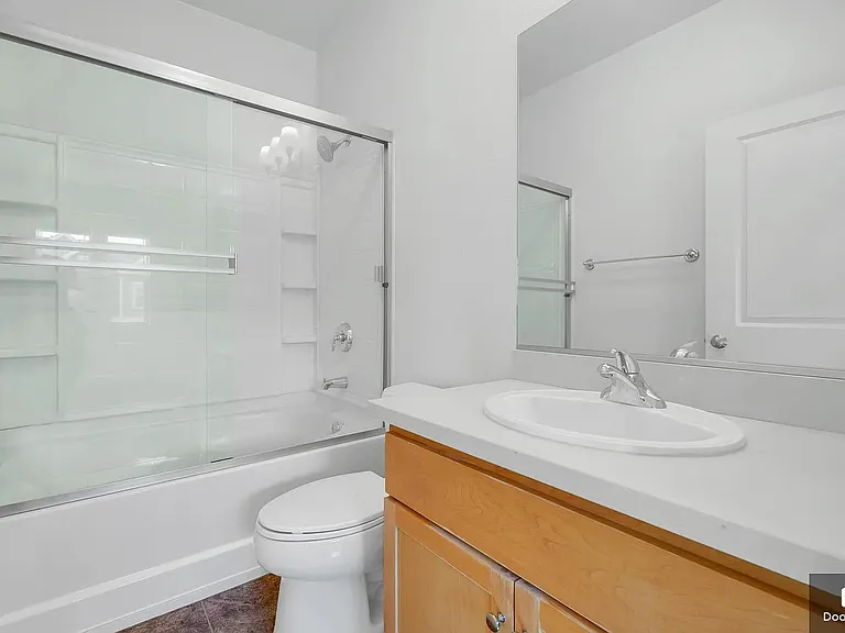 full bathroom2 in 3rd floor