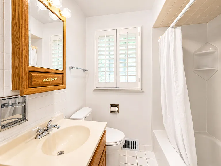 408 S Albert St — Photo 28