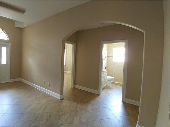 3rd image of 1241 Antonio St E