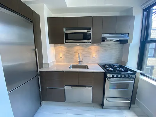 Rented by Stonehenge NYC LLC | media 8