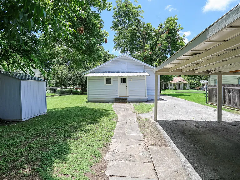 271 S Willow Ave — Photo 37