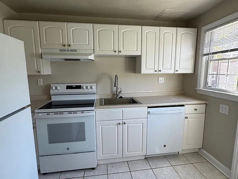 Loomis Drive — Photo 81
