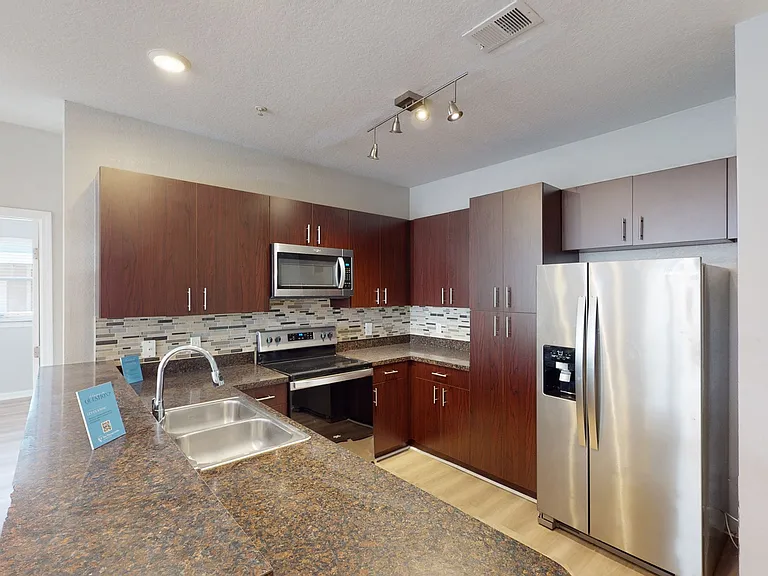 The Vintage Lofts at West End — Photo 96