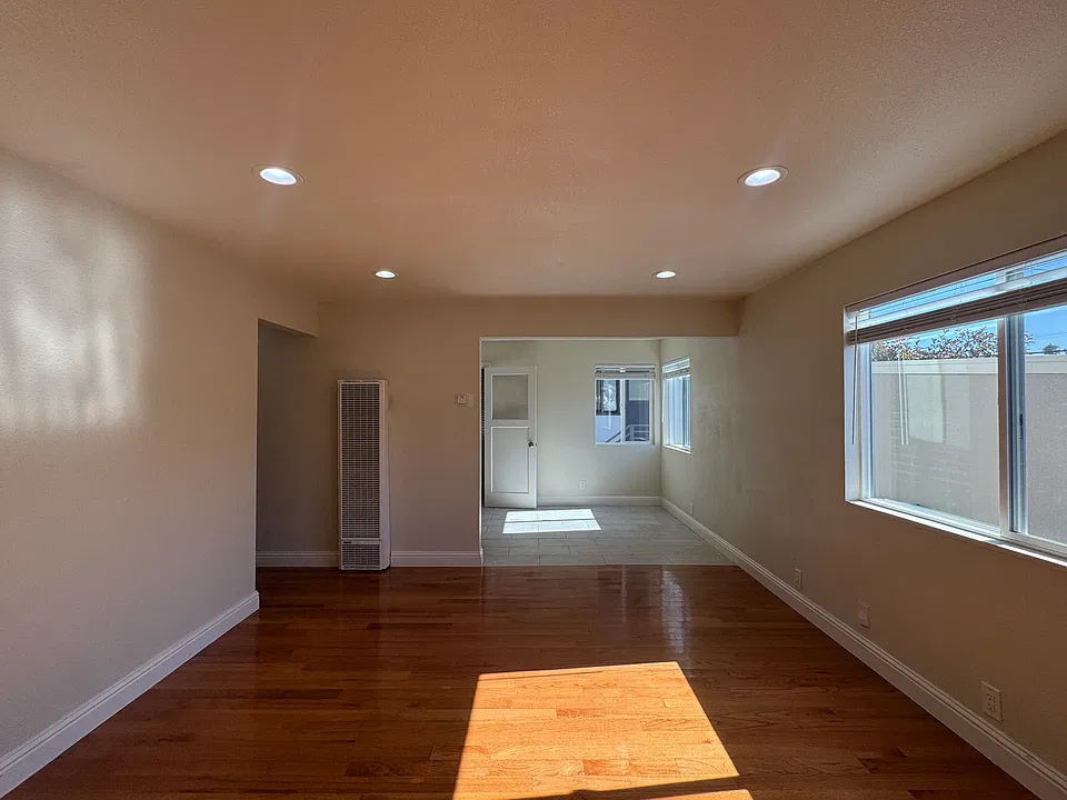 167 Capuchino Dr #2