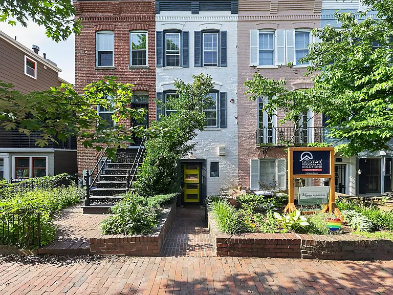 715 A St NE — Photo 4
