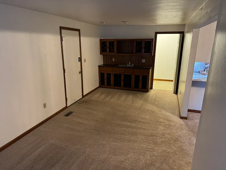 408 Lyle Dr — Photo 5