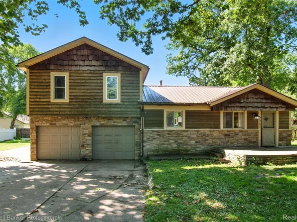 5567 Eldridge Dr, Waterford, MI 48327