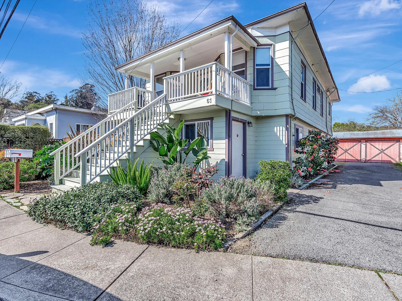 61 Mariposa Rd — Photo 2