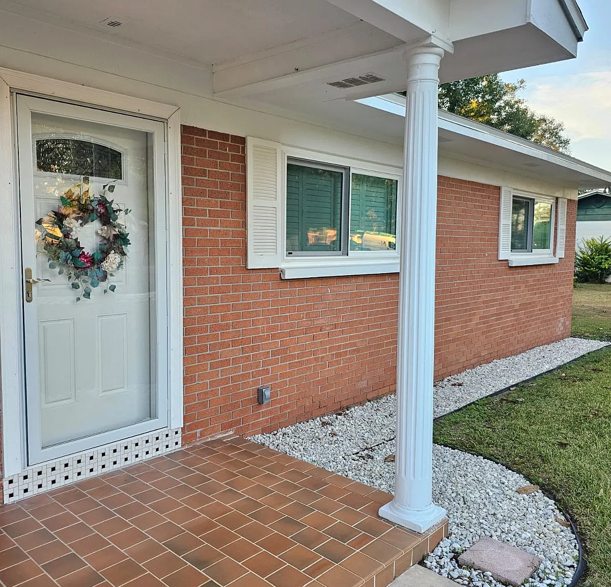 3 bed, 2100 sqft, $2,400 — Photo 2