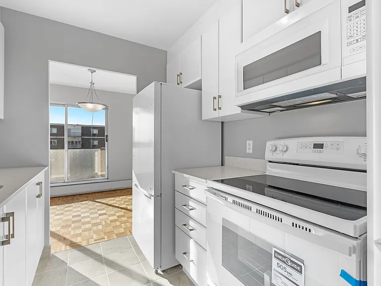 810 Canterbury Ave — Photo 50