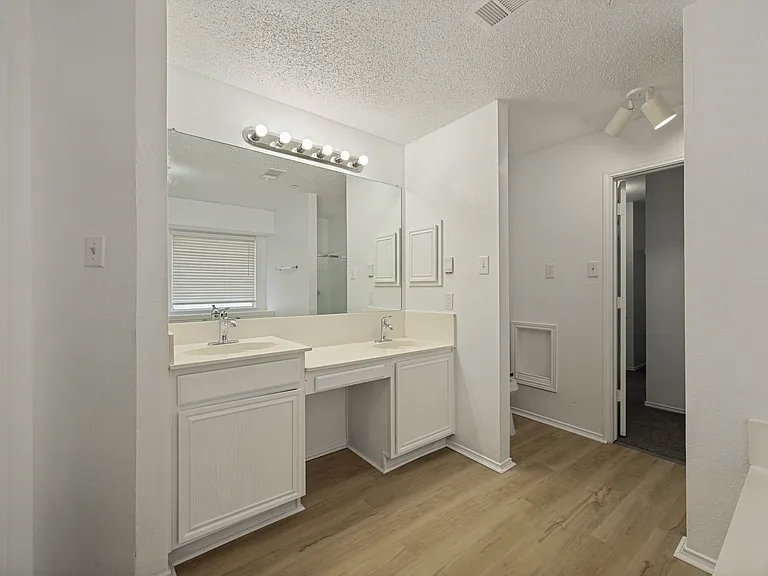 5518 Heathercrest Dr — Photo 9