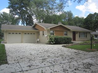 525 Garys Dr, Antioch, IL 60002
