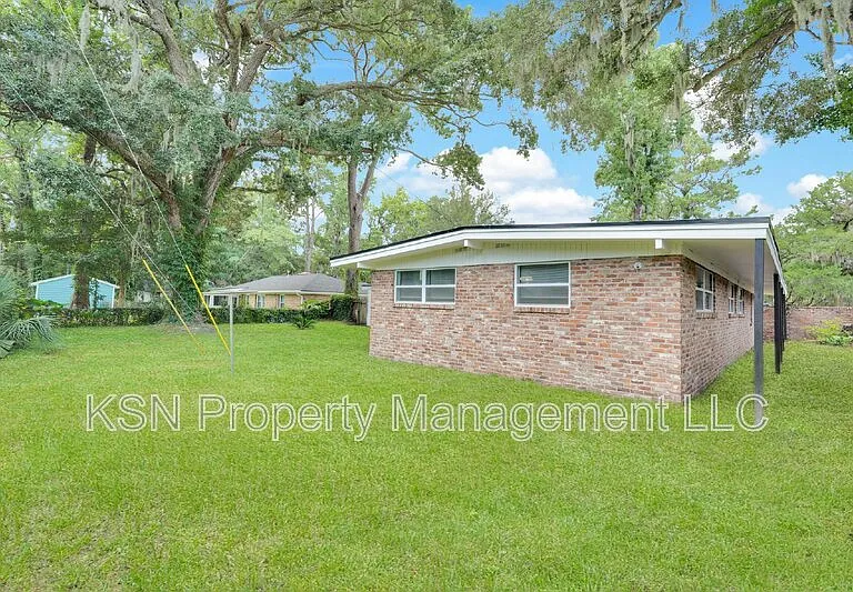 117 Windsor Rd — Photo 49